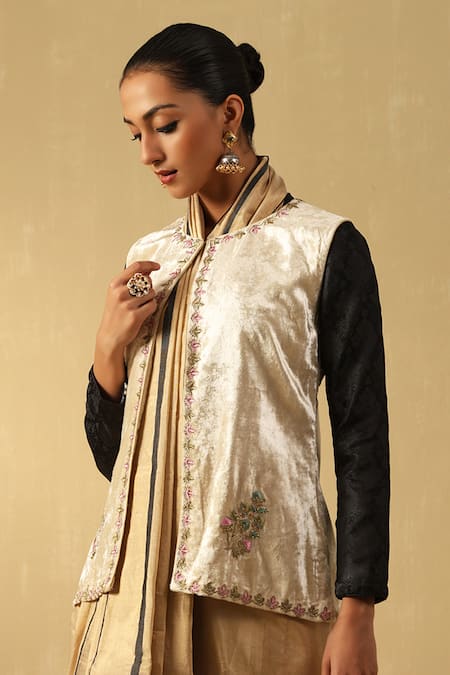 Weaver Story_Off White Velvet Embroidery Round Neck Floral Hand Jacket _Online_at_Aza_Fashions