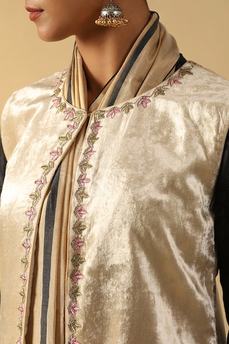 Buy_Weaver Story_Off White Velvet Embroidery Round Neck Floral Hand Jacket _Online_at_Aza_Fashions