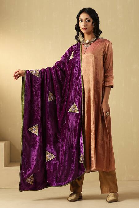 Weaver Story Purple Velvet Embroidery Geometric Zardozi Doshala Online at Aza Fashions Weaver Story_Purple Velvet Embroidery Geometric Zardozi Doshala _Online_at_Aza_Fashions