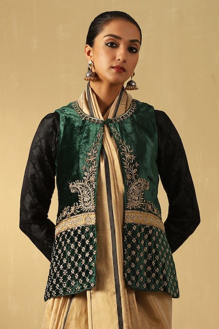 Weaver Story Green Velvet Hand Embroidered Zardozi Round Jacket 