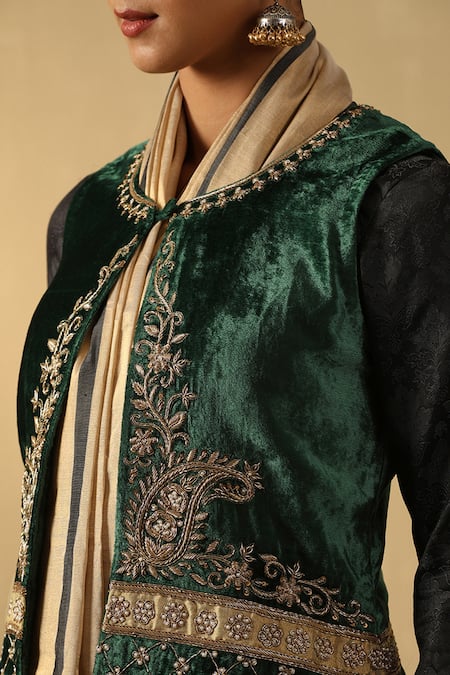 Buy_Weaver Story_Green Velvet Embroidery Round Neck Zardozi Hand Jacket _Online_at_Aza_Fashions