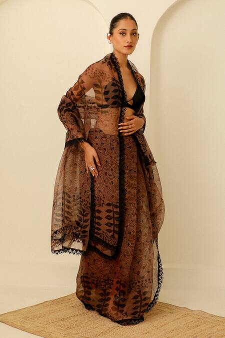Paaprika_Brown Organza Flora Stream Kalamkari Saree With Unstitched Blouse Piece_Online_at_Aza_Fashions