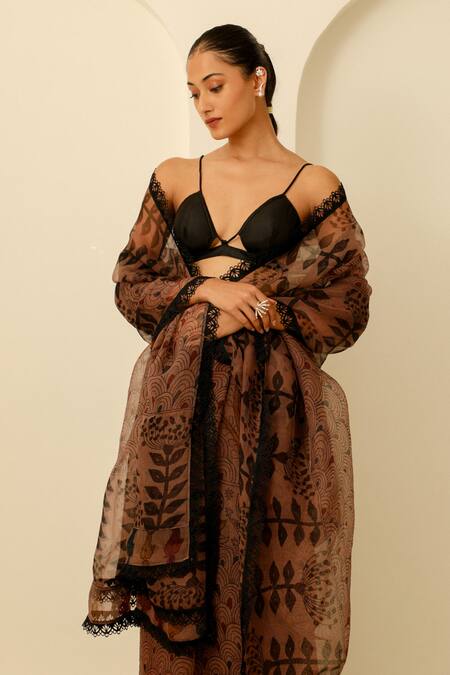 Buy_Paaprika_Brown Organza Flora Stream Kalamkari Saree With Unstitched Blouse Piece_Online_at_Aza_Fashions