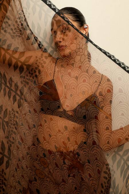 Buy_Paaprika_Brown Organza Flora Stream Kalamkari Saree With Unstitched Blouse Piece