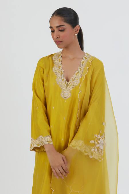 Lajjoo C_Yellow Organza Embroidery Florid Nira Dupatta _at_Aza_Fashions
