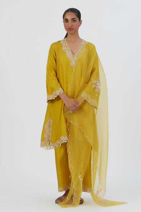 Lajjoo C_Yellow Silk Embroidered Thread V Neck Naaz Kurta And Pant Set _Online_at_Aza_Fashions