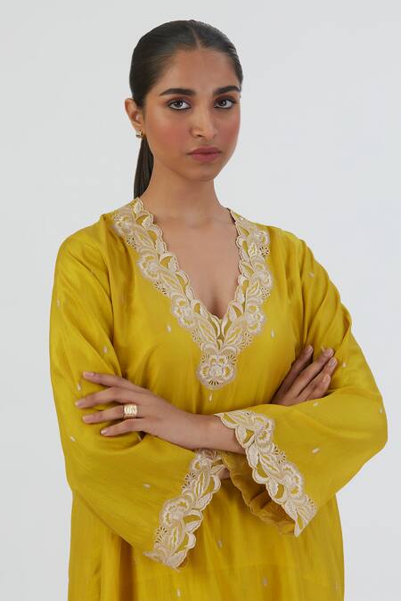 Buy_Lajjoo C_Yellow Silk Embroidered Thread V Neck Naaz Kurta And Pant Set _Online_at_Aza_Fashions