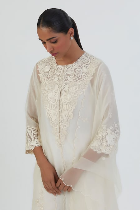 Buy_Lajjoo C_Ivory Kurta Chanderi Embroidered Thread Round Prisha And Pant Set _Online_at_Aza_Fashions