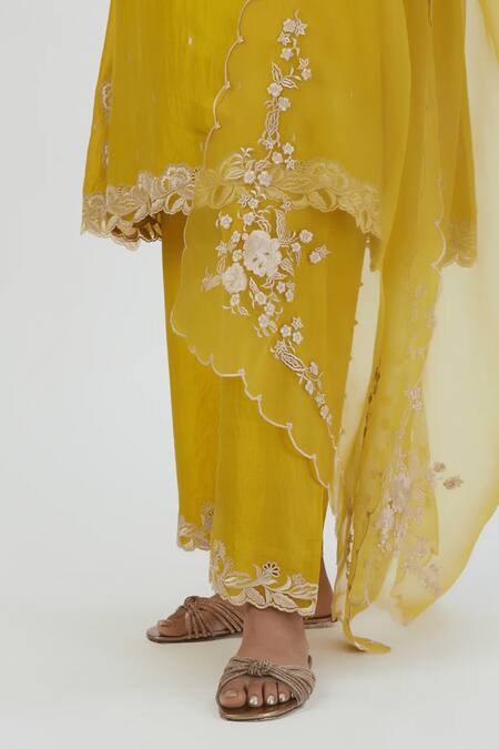 Buy Lajjoo C Yellow Organza Embroidered Thread Nira Dupatta Online at Aza Fashions Buy_Lajjoo C_Yellow Organza Embroidered Thread Nira Dupatta _Online_at_Aza_Fashions