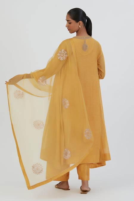 Shop Lajjoo C Yellow Organza Embroidered Thread Anushka Floral Dupatta at Aza Fashions Shop_Lajjoo C_Yellow Organza Embroidered Thread Anushka Floral Dupatta _at_Aza_Fashions
