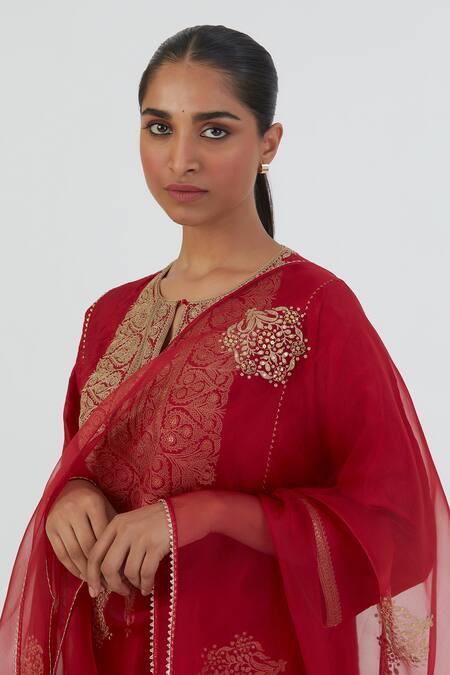 Lajjoo C Red Organza Embroidered Thread Deepa Dupatta Online at Aza Fashions Lajjoo C_Red Organza Embroidered Thread Deepa Dupatta _Online_at_Aza_Fashions