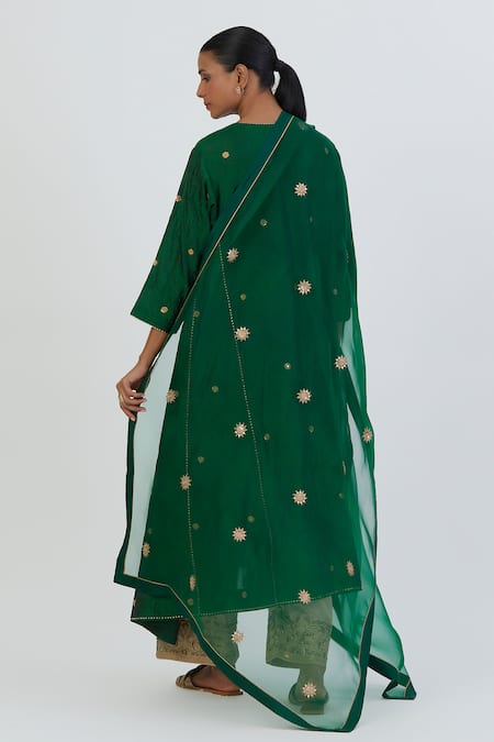 Shop Lajjoo C Green Organza Embroidered Thread Sitara Floral Blossom Dupatta at Aza Fashions Shop_Lajjoo C_Green Organza Embroidered Thread Sitara Floral Blossom Dupatta _at_Aza_Fashions