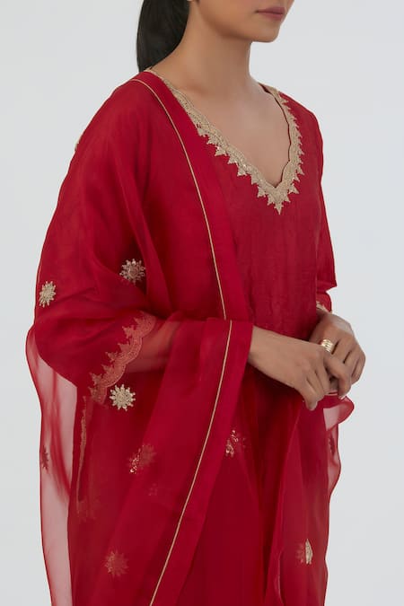 Lajjoo C Red Organza Embroidered Thread Sitara Blossom Dupatta Online at Aza Fashions Lajjoo C_Red Organza Embroidered Thread Sitara Blossom Dupatta _Online_at_Aza_Fashions