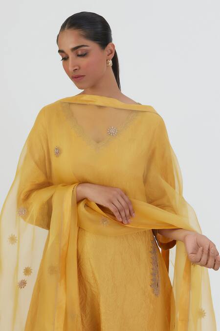 Buy_Lajjoo C_Yellow Organza Embroidered Thread Sitara Floral Dupatta _Online_at_Aza_Fashions