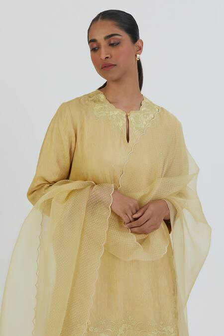 Lajjoo C Yellow Organza Embroidery Ditsy Dot Ela Scallop Border Dupatta Online at Aza Fashions Lajjoo C_Yellow Organza Embroidery Ditsy Dot Ela Scallop Border Dupatta _Online_at_Aza_Fashions