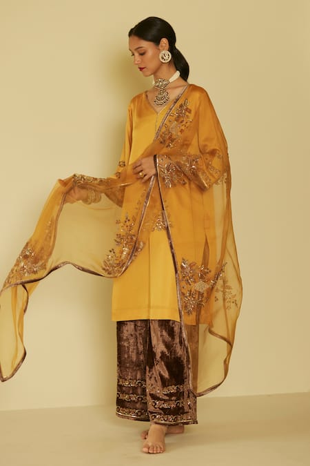 Sarang Kaur Yellow Organza, Silk Embroidery Arya Hand Dupatta Online at Aza Fashions Sarang Kaur_Yellow Organza, Silk Embroidery Arya Hand Dupatta _Online_at_Aza_Fashions