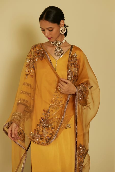 Buy Sarang Kaur Yellow Organza, Silk Embroidery Arya Hand Dupatta Online at Aza Fashions Buy_Sarang Kaur_Yellow Organza, Silk Embroidery Arya Hand Dupatta _Online_at_Aza_Fashions