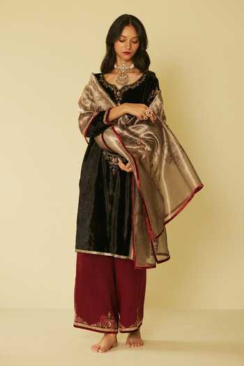 Sarang Kaur_Silver Tissue, Silk Embroidery Dareecha Dupatta_Online_at_Aza_Fashions