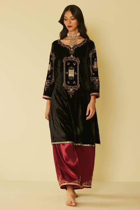 Sarang Kaur Black Velvet, Muslin, Silk Embroidery Split V-neck Dareecha Kurta And Pant Set Online at Aza Fashions Sarang Kaur_Black Velvet, Muslin, Silk Embroidery Split V-neck Dareecha Kurta And Pant Set _Online_at_Aza_Fashions