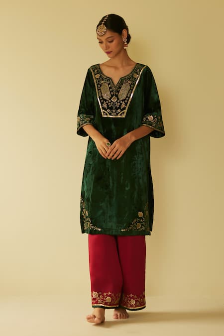 Sarang Kaur Green Kurta Velvet Hand Embroidered Floral Notched Meera And Pant Set 