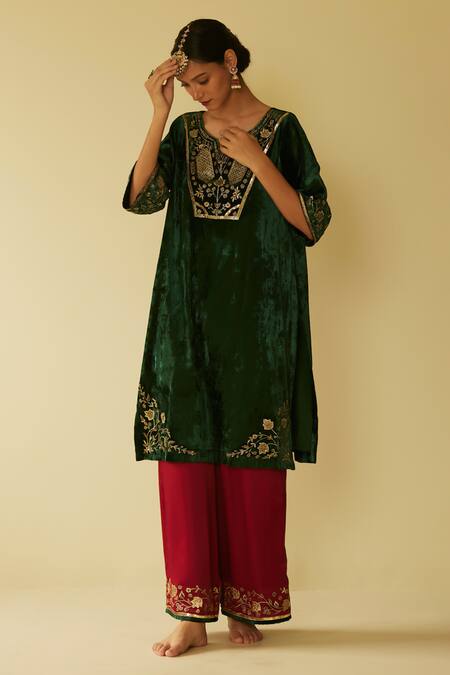 Sarang Kaur Green Velvet, Muslin, Silk Embroidery Split V-neck Meera Hand Kurta And Pant Set Online at Aza Fashions Sarang Kaur_Green Velvet, Muslin, Silk Embroidery Split V-neck Meera Hand Kurta And Pant Set _Online_at_Aza_Fashions