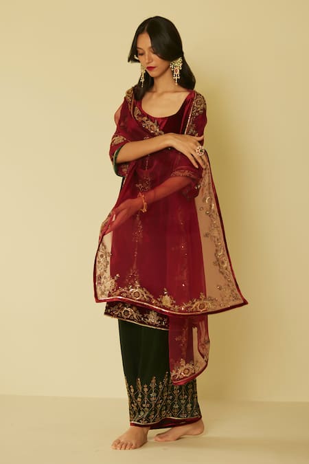 Buy Sarang Kaur Red Organza, Silk Embroidery Bageecha Hand Dupatta Online at Aza Fashions Buy_Sarang Kaur_Red Organza, Silk Embroidery Bageecha Hand Dupatta _Online_at_Aza_Fashions