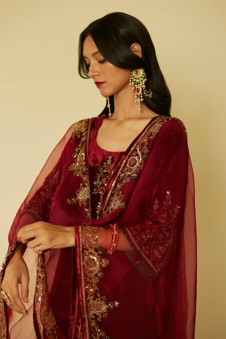 Sarang Kaur Red Organza, Silk Embroidery Bageecha Hand Dupatta at Aza Fashions Sarang Kaur_Red Organza, Silk Embroidery Bageecha Hand Dupatta _at_Aza_Fashions