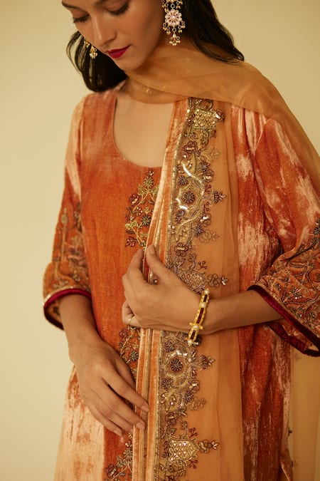 Sarang Kaur Peach Organza, Silk Embroidery Bageecha Dupatta Online at Aza Fashions Sarang Kaur_Peach Organza, Silk Embroidery Bageecha Dupatta _Online_at_Aza_Fashions