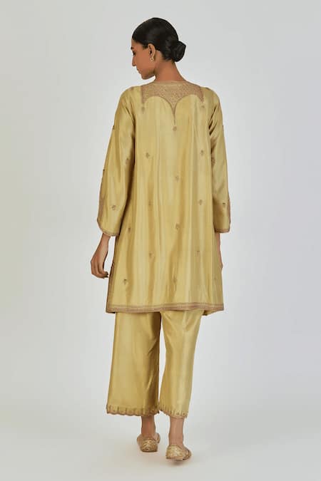 Shop Lajjoo C Green Silk Embroidered Marodi Round Indrani Pastel Kurta With Pant at Aza Fashions Shop_Lajjoo C_Green Silk Embroidered Marodi Round Indrani Pastel Kurta With Pant _at_Aza_Fashions