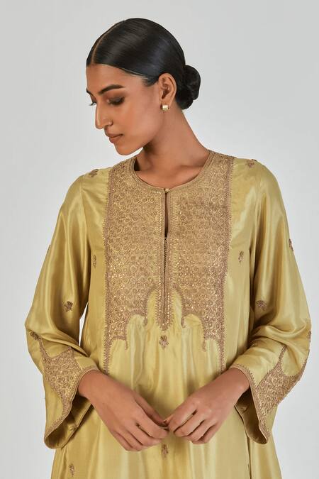 Lajjoo C Green Silk Embroidered Marodi Round Indrani Pastel Kurta With Pant Online at Aza Fashions Lajjoo C_Green Silk Embroidered Marodi Round Indrani Pastel Kurta With Pant _Online_at_Aza_Fashions