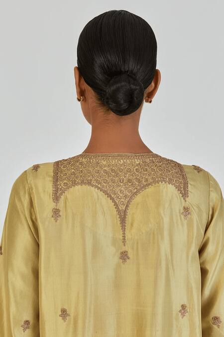 Buy Lajjoo C Green Silk Embroidered Marodi Round Indrani Pastel Kurta With Pant Online at Aza Fashions Buy_Lajjoo C_Green Silk Embroidered Marodi Round Indrani Pastel Kurta With Pant _Online_at_Aza_Fashions