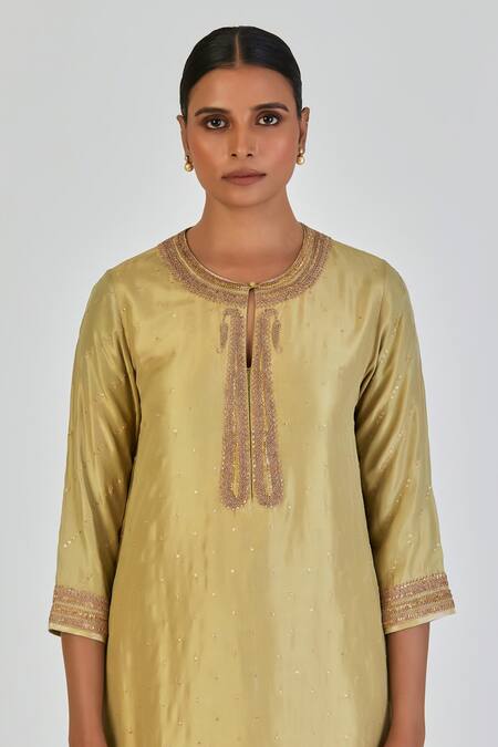 Lajjoo C Green Brocade Woven Marodi V-neck Nutan Paisley Embroidered Kurta With Sharara Online at Aza Fashions Lajjoo C_Green Brocade Woven Marodi V-neck Nutan Paisley Embroidered Kurta With Sharara _Online_at_Aza_Fashions