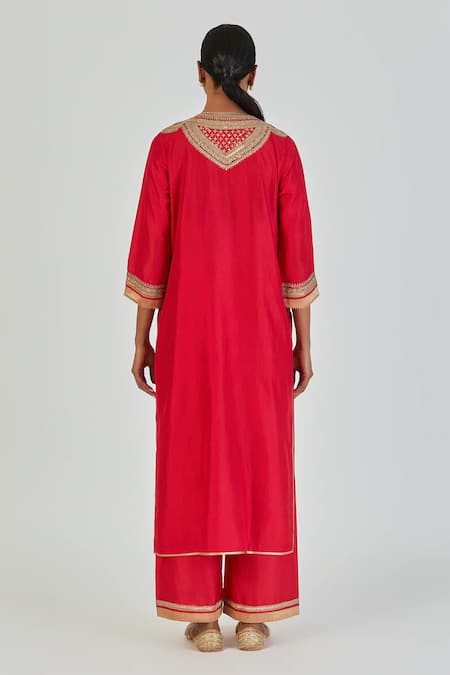 Shop Lajjoo C Red Silk Embroidery Marodi Round Aiza Floral Arch Yoke Kurta With Palazzo at Aza Fashions Shop_Lajjoo C_Red Silk Embroidery Marodi Round Aiza Floral Arch Yoke Kurta With Palazzo _at_Aza_Fashions