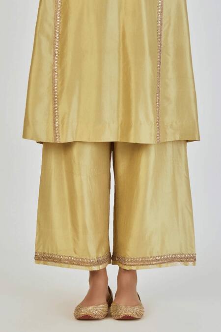 Shop Lajjoo C Green Silk Embroidery Marodi U Neck Ronak Paisley Vine Kurta With Palazzo Online at Aza Fashions Shop_Lajjoo C_Green Silk Embroidery Marodi U Neck Ronak Paisley Vine Kurta With Palazzo _Online_at_Aza_Fashions