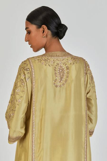 Lajjoo C Green Silk Embroidery Marodi U Neck Ronak Paisley Vine Kurta With Palazzo at Aza Fashions Lajjoo C_Green Silk Embroidery Marodi U Neck Ronak Paisley Vine Kurta With Palazzo _at_Aza_Fashions