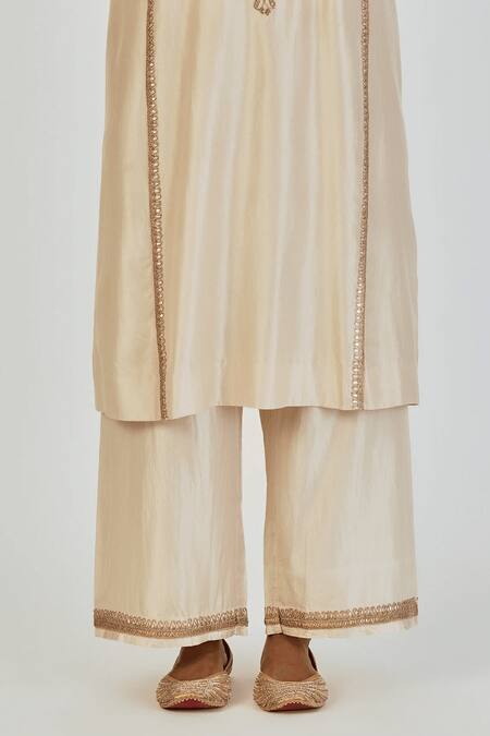 Lajjoo C Ivory Silk Embroidery Marodi U Neck Ronak Gullista Vine Kurta With Palazzo at Aza Fashions Lajjoo C_Ivory Silk Embroidery Marodi U Neck Ronak Gullista Vine Kurta With Palazzo _at_Aza_Fashions