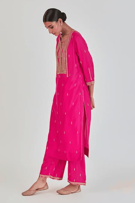 Buy_Lajjoo C_Pink Silk Embroidery Round Neck Shrisha Ornate Vine Kurta With Palazzo _Online_at_Aza_Fashions