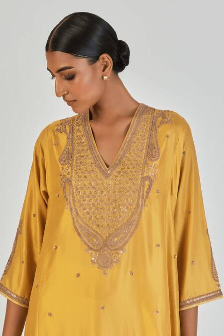 Lajjoo C_Yellow Silk Embroidery Marodi V Neck Barkha Ivy Fleur Kurta With Palazzo _Online_at_Aza_Fashions