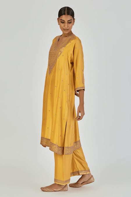 Buy_Lajjoo C_Yellow Silk Embroidery Marodi V Neck Barkha Ivy Fleur Kurta With Palazzo _Online_at_Aza_Fashions