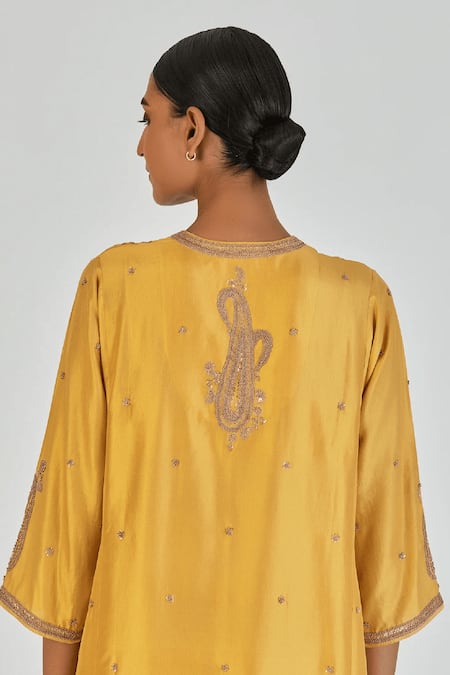 Lajjoo C_Yellow Silk Embroidery Marodi V Neck Barkha Ivy Fleur Kurta With Palazzo _at_Aza_Fashions