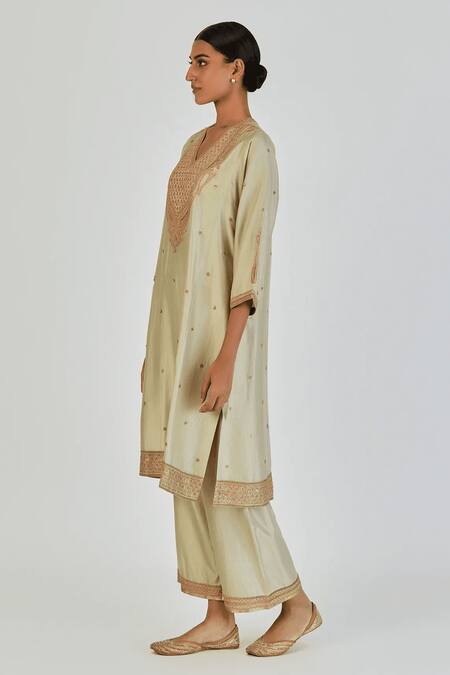 Lajjoo C_Green Silk Embroidery Marodi V Neck Barkha Gul Kurta With Palazzo _Online_at_Aza_Fashions