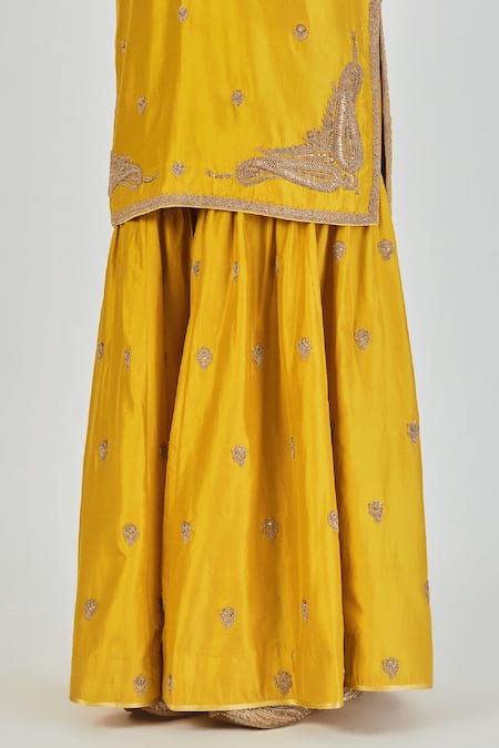 Lajjoo C_Gold Silk Embroidery Marodi Round Adiya Floret Kurta With Palazzo _at_Aza_Fashions
