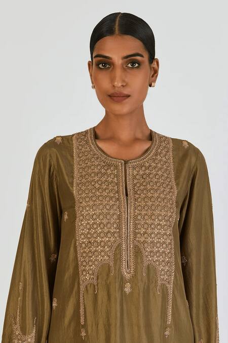 Lajjoo C_Green Silk Embroidery Marodi U Neck Indrani Mughal Jaal Kurta With Palazzo _Online_at_Aza_Fashions