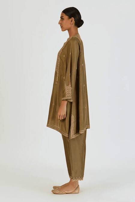 Shop_Lajjoo C_Green Silk Embroidery Marodi U Neck Indrani Mughal Jaal Kurta With Palazzo _Online_at_Aza_Fashions