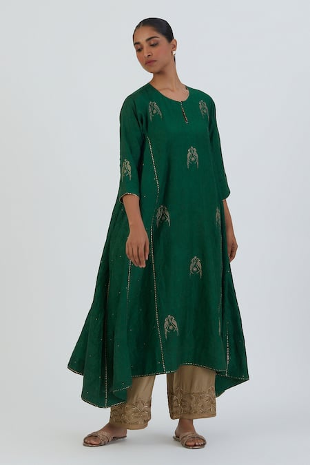 Lajjoo C Green Silk Embroidered Parrot Round Sujata Aari Kurta And Pant Set