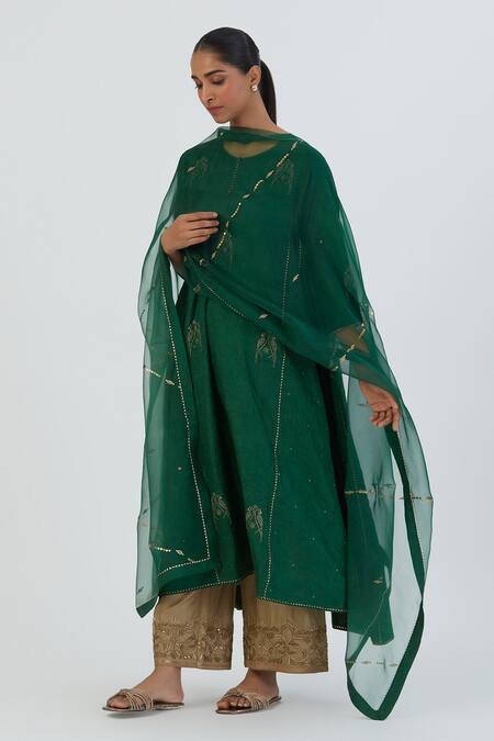 Buy_Lajjoo C_Green Silk Embroidered Parrot Round Sujata Aari Kurta And Pant Set _Online_at_Aza_Fashions