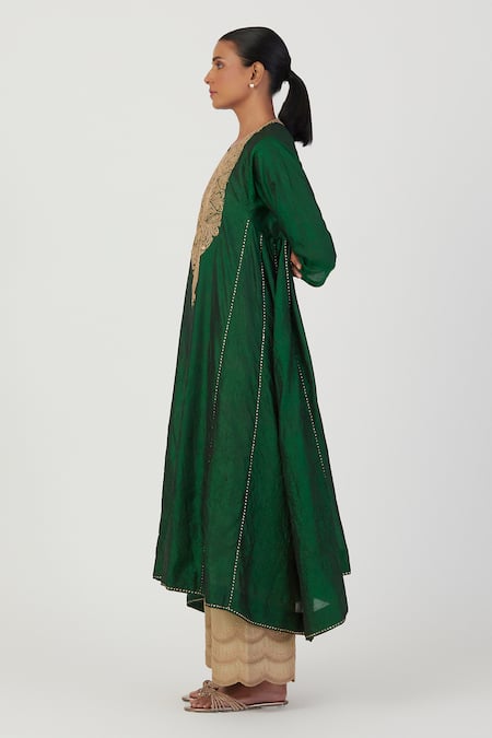 Lajjoo C_Green Silk Embroidered Round Smita Yoke Kurta And Pant Set _Online_at_Aza_Fashions