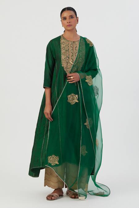 Buy_Lajjoo C_Green Silk Embroidered Round Smita Yoke Kurta And Pant Set _Online_at_Aza_Fashions