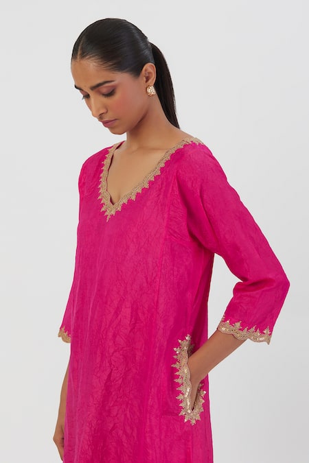Buy_Lajjoo C_Fuchsia Silk Embroidered V Neck Meer Kurta And Scalloped Hem Pant Set _Online_at_Aza_Fashions