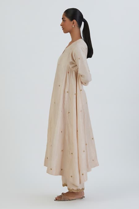 Lajjoo C_Ivory Silk Embroidered Zardozi Round Meer Floral Kurta And Pant Set _Online_at_Aza_Fashions